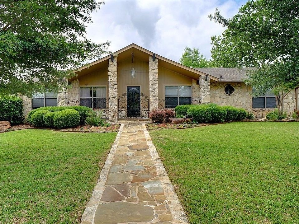 1st image of 604 Robindale Dr