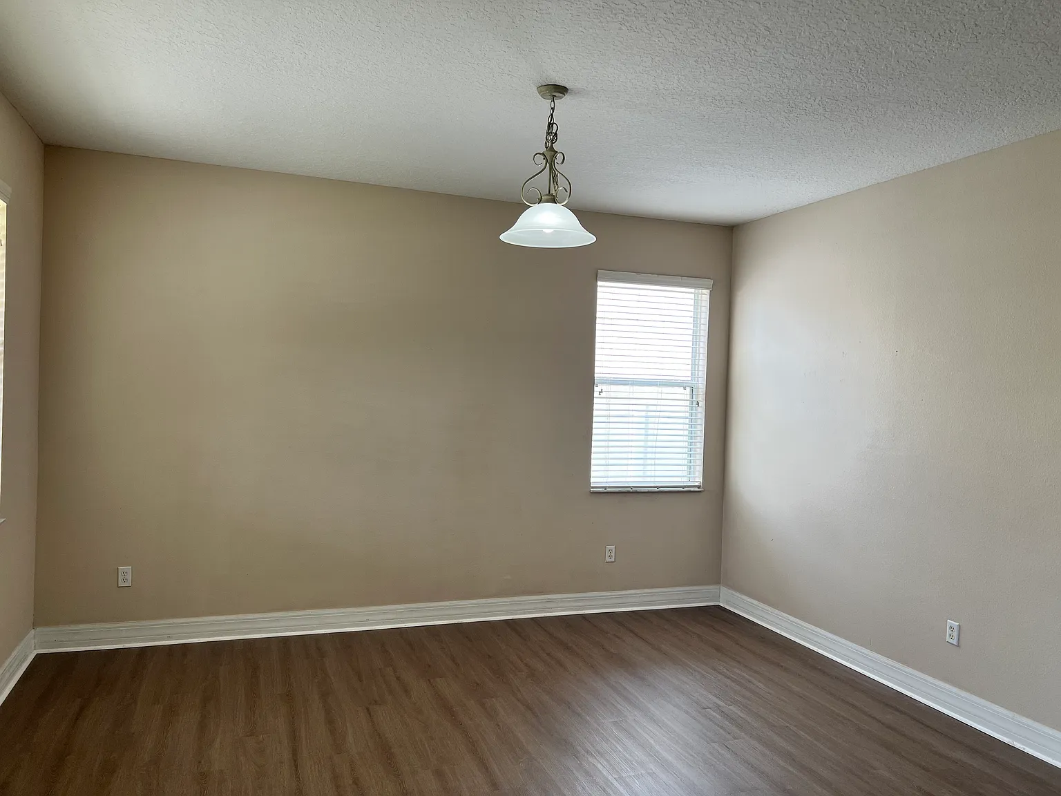 4 bed, 2.5 bath, 3749 sqft, $3,300 — Photo 3
