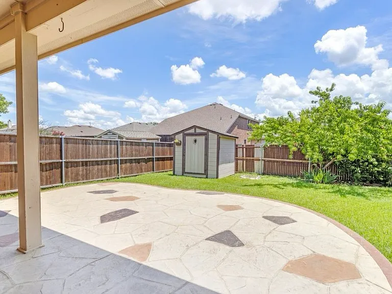 933 Bens Dr — Photo 21