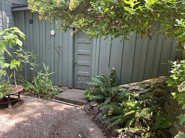 372 Iowa St — Photo 12