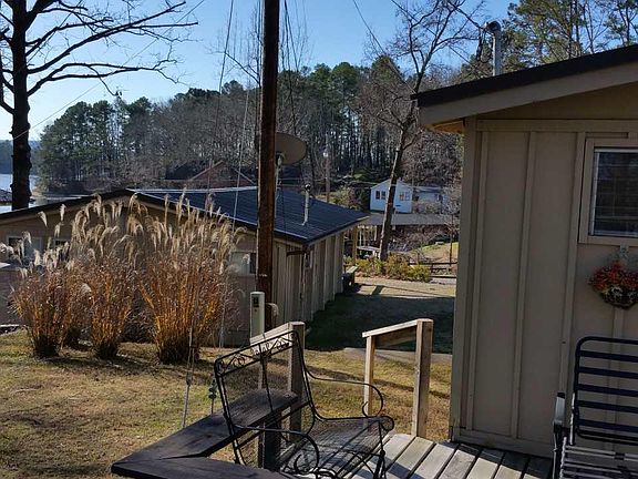 3rd image of 611 Lakeland Dr #28