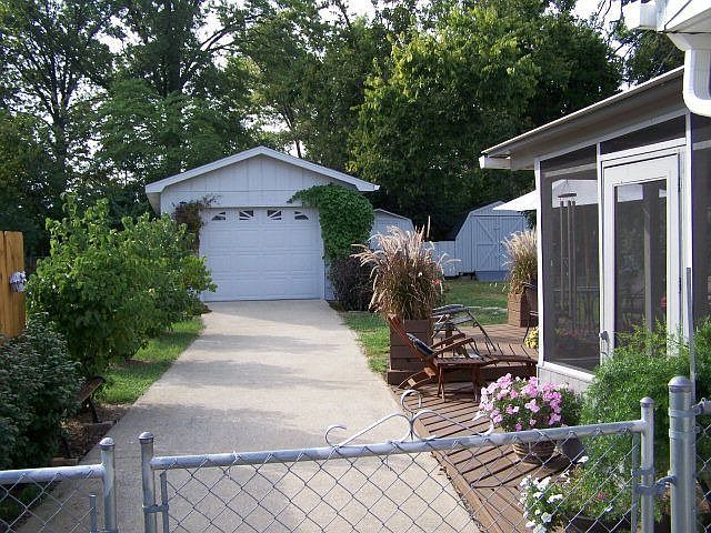 1st image of 1424 Arlington Dr