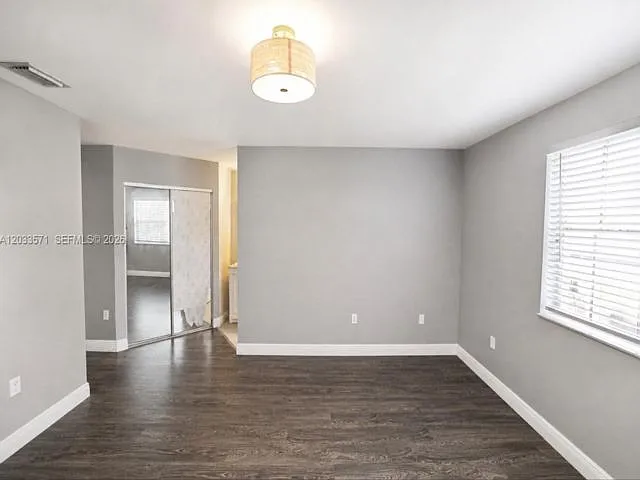 3 bed, 2.0 bath, 1392 sqft, $3,200 — Photo 3