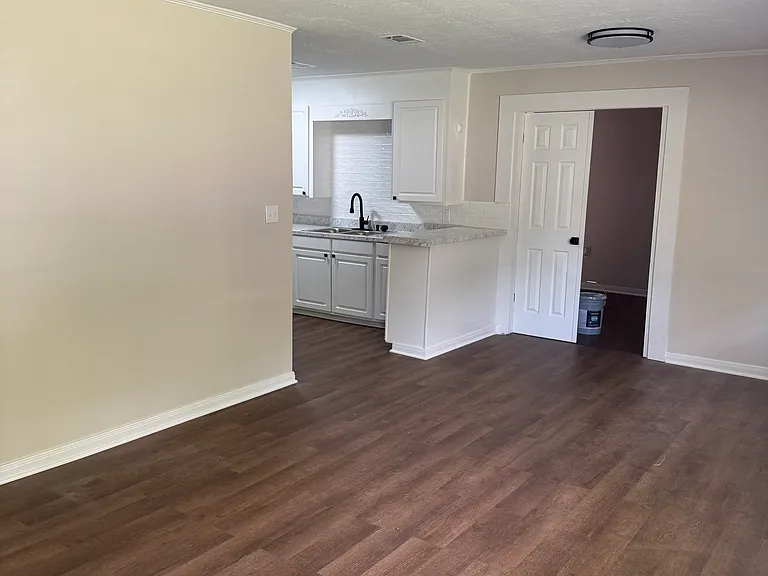 302 Mamie St — Photo 8