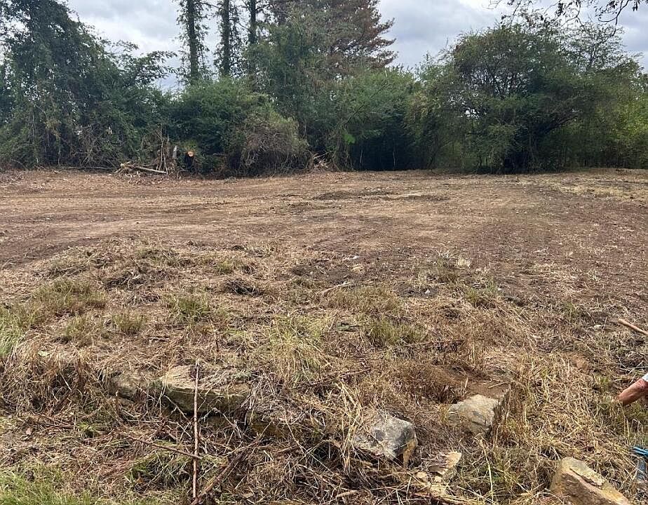 2nd image of 385 Ingram Rd