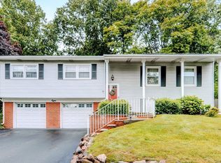 8 Merker Dr, Edison, NJ 08837