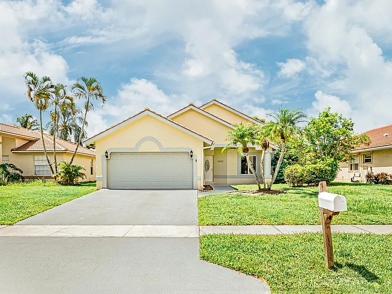 5148 Rosen Blvd — Photo 1