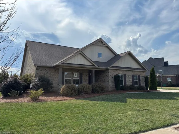 3242 Waterford Glen Ln, Clemmons, NC 27012