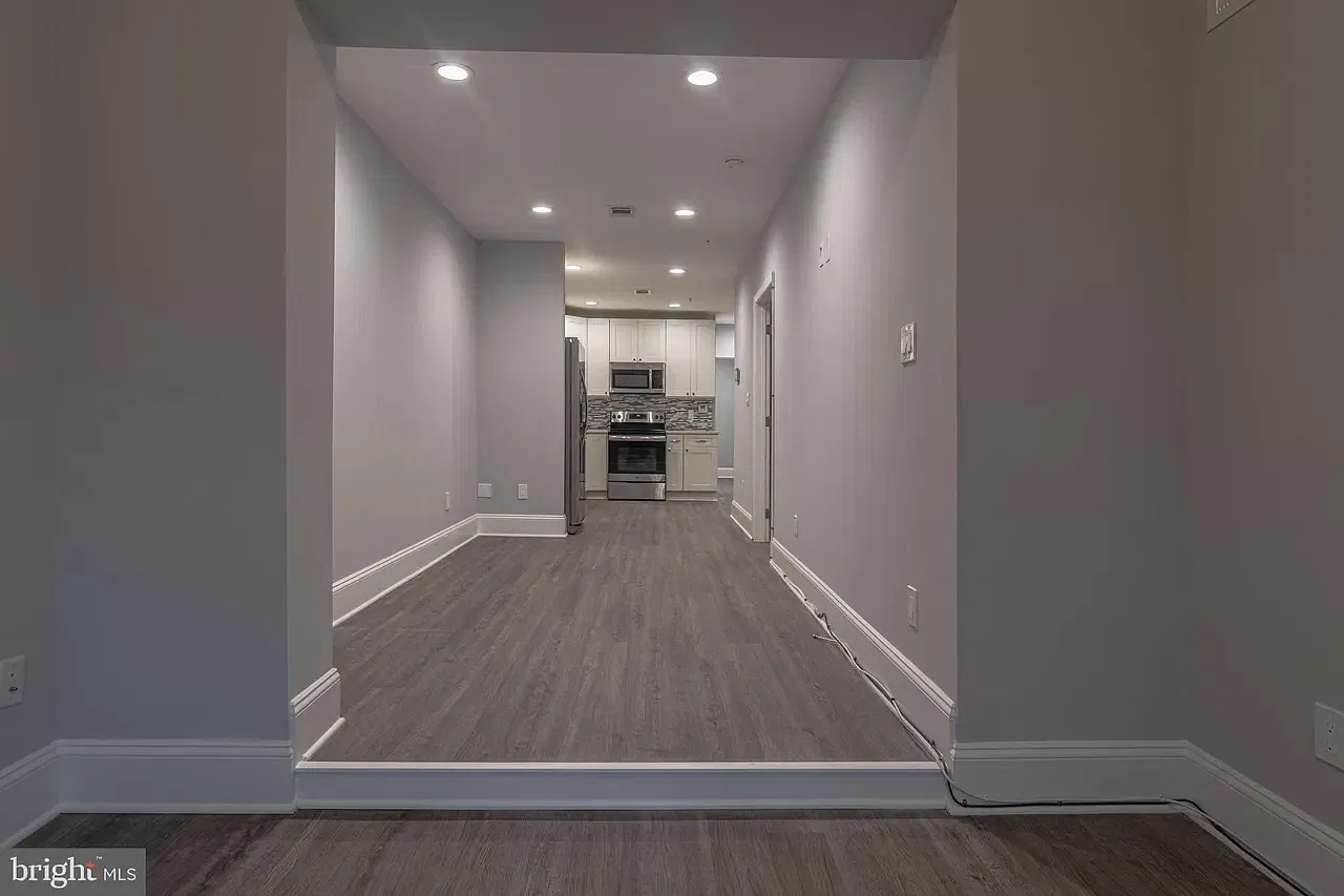 2 bed, 850 sqft, $2,100 — Photo 4