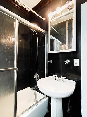 Rented by City Connections Realty | media 7