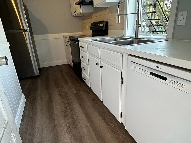 565 W Market St — Photo 51