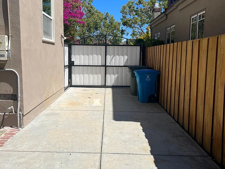 2108 Hillside Dr — Photo 35