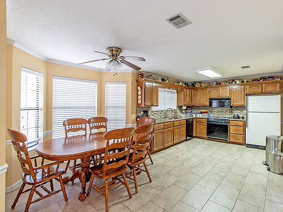5th image of 2314 Raintree Dr