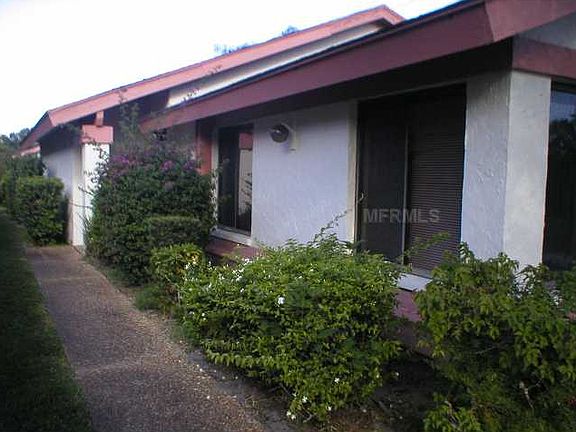 3rd image of 4207 Carriage Dr