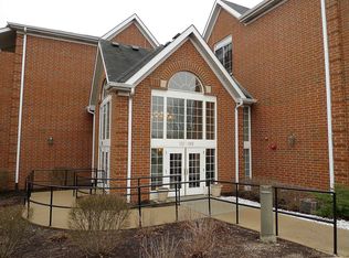 185 Hunt Club Dr, Saint Charles, IL 60174