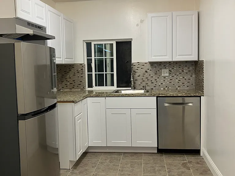 241 San Antonio Ct — Photo 3