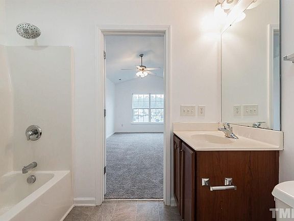 4th image of 202 Knightwood Dr