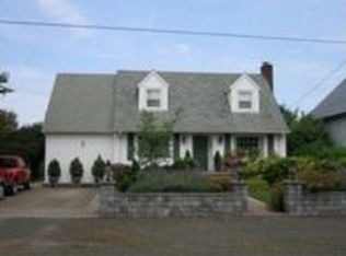 332 SE Oak St, Dallas, OR 97338