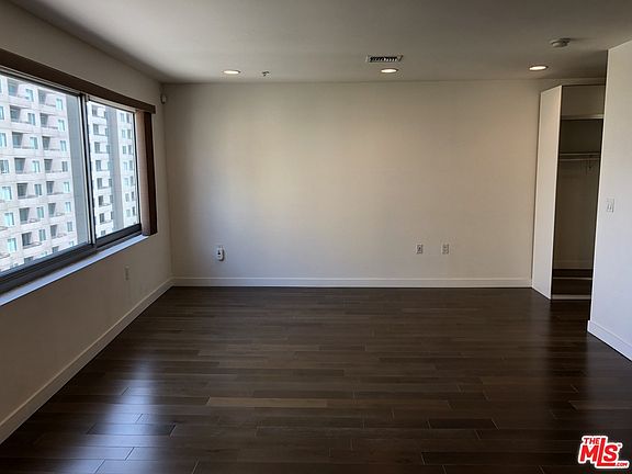 2nd image of 901 S Flower St Unit 702