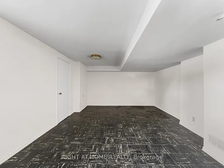 35 Caswell Dr — Photo 19