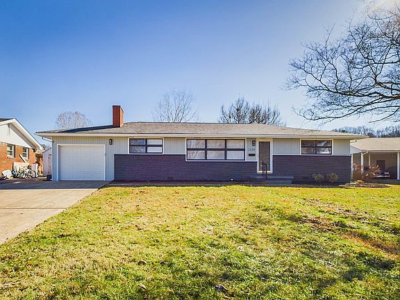 3rd image of 1359 Wooddale Cir