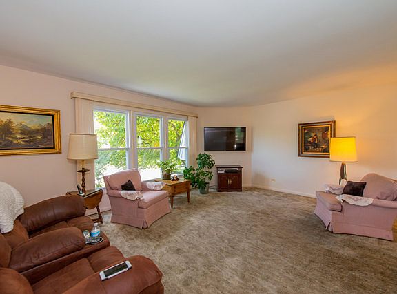 5th image of 1686 Roosa Ln