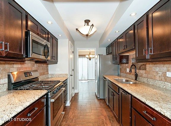 3rd image of 244 Oakwood Ln