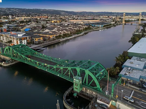 2807 Regatta Dr, Oakland, CA 94601