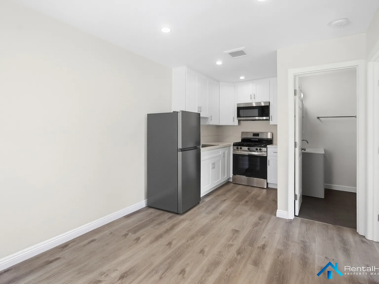 1 bed, 450 sqft, $1,875 — Photo 3