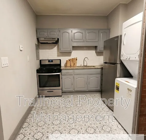 3227 Central St #3 — Photo 4
