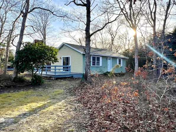 68 Isaac Ave, Oak Bluffs, MA 02557