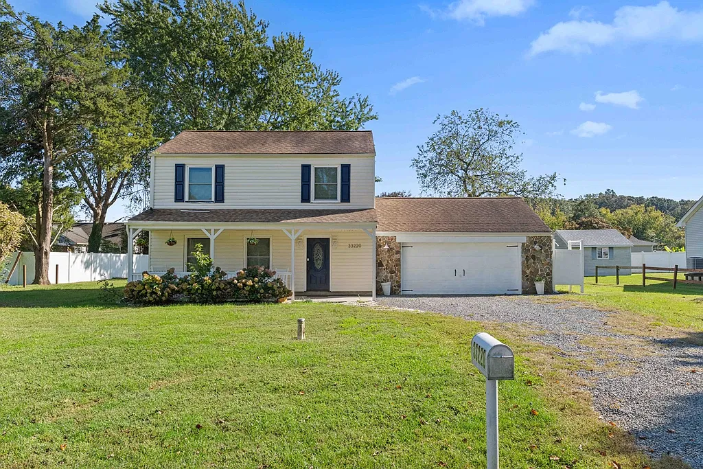 3 bed, 1.5 bath, 1512 sqft, $2,625 — Photo 1