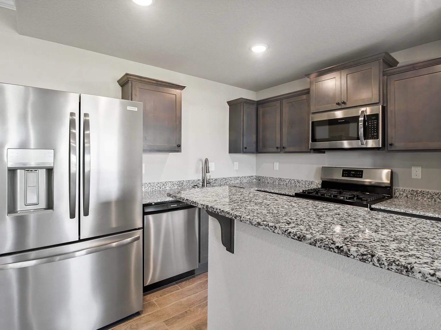 3 bed, 1290 sqft, $1,650 — Photo 4