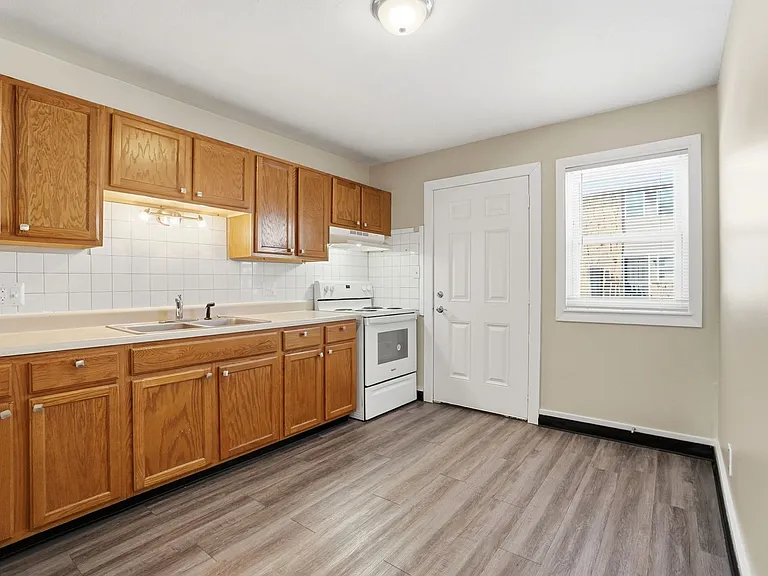 Hickory Creek Apartments — Photo 35