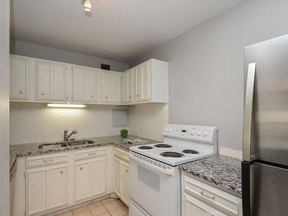 3rd image of 4343 N Clarendon Ave APT 416