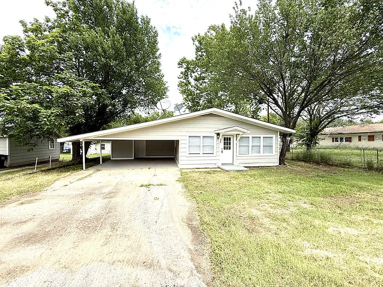 2378 E Texas St — Photo 30