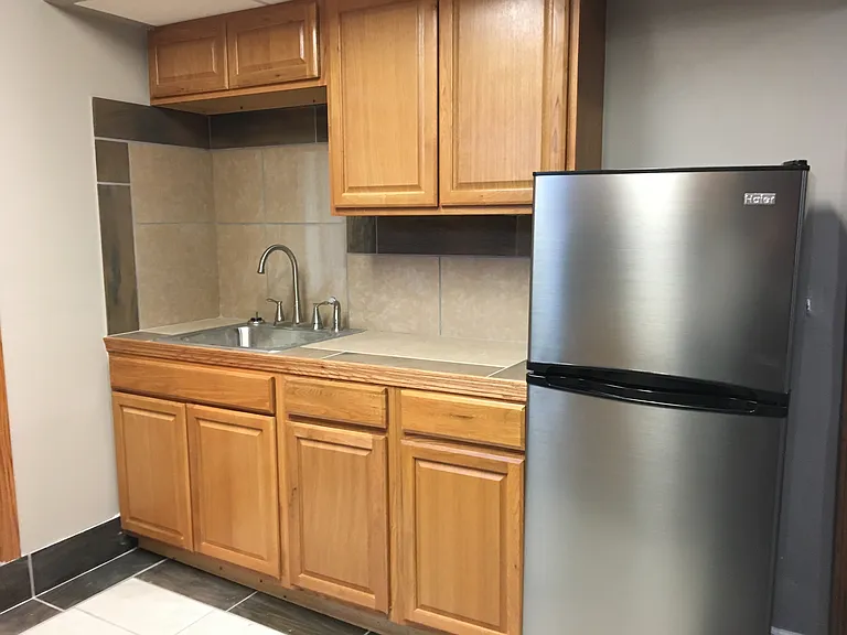 1136 Park Ave #9 — Photo 4