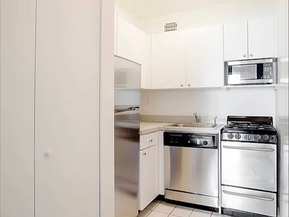 3rd image of 1560 York Ave APT 2A