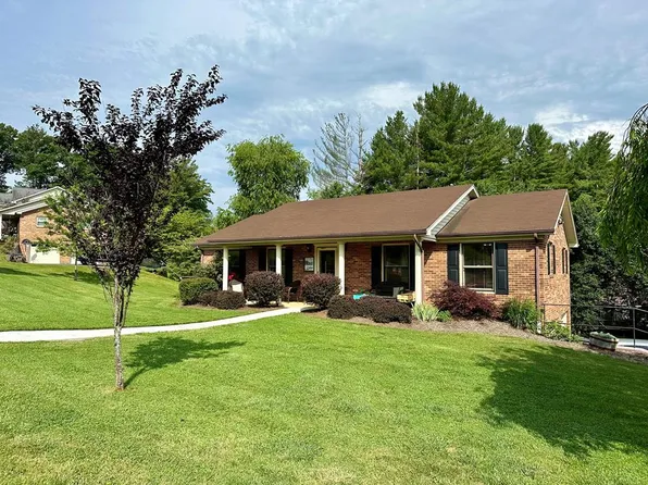126 N View St, Galax, VA 24333