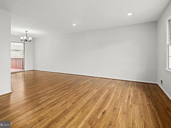 3rd image of 3104 Battersea Ln