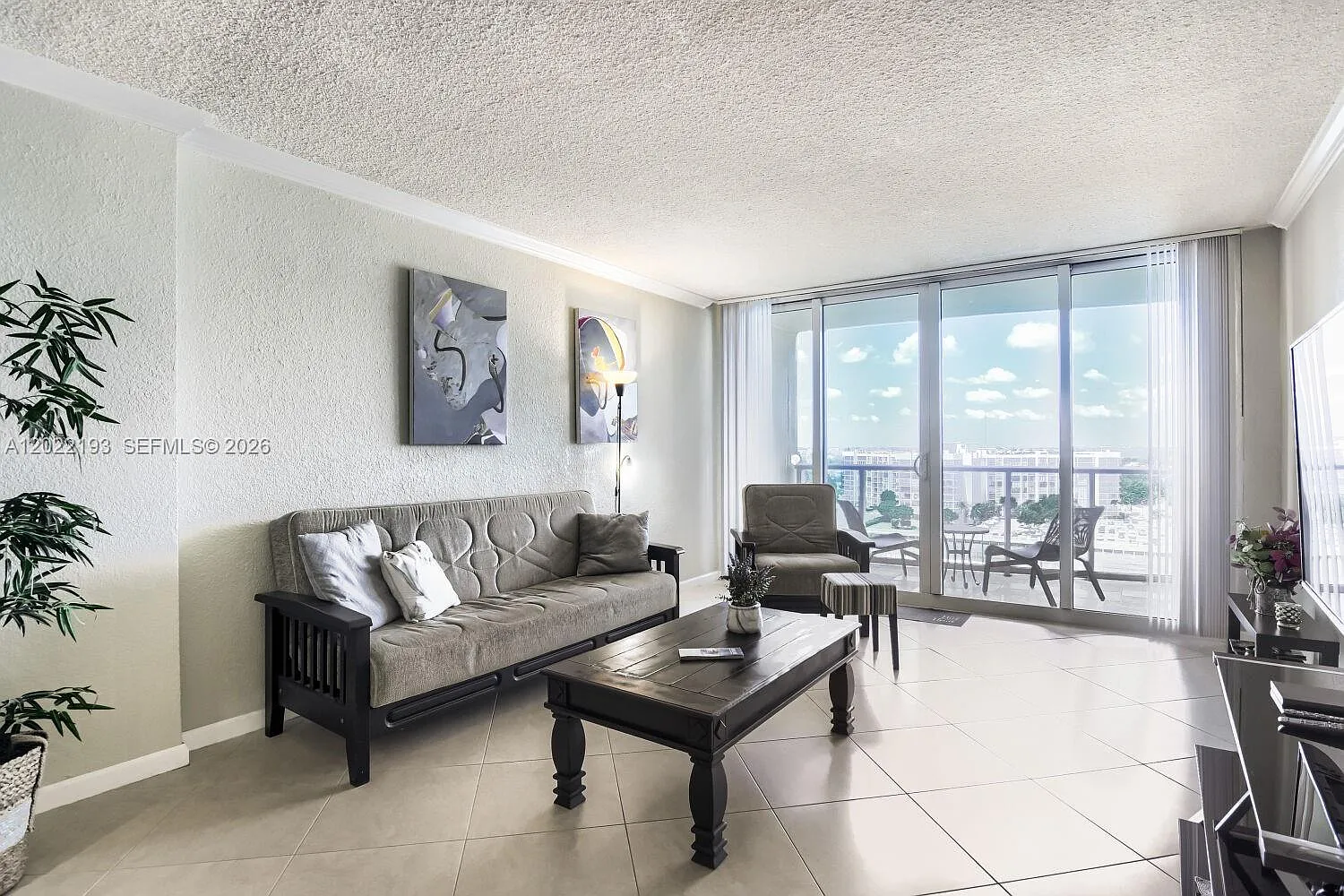 Wave Condo — Photo 2