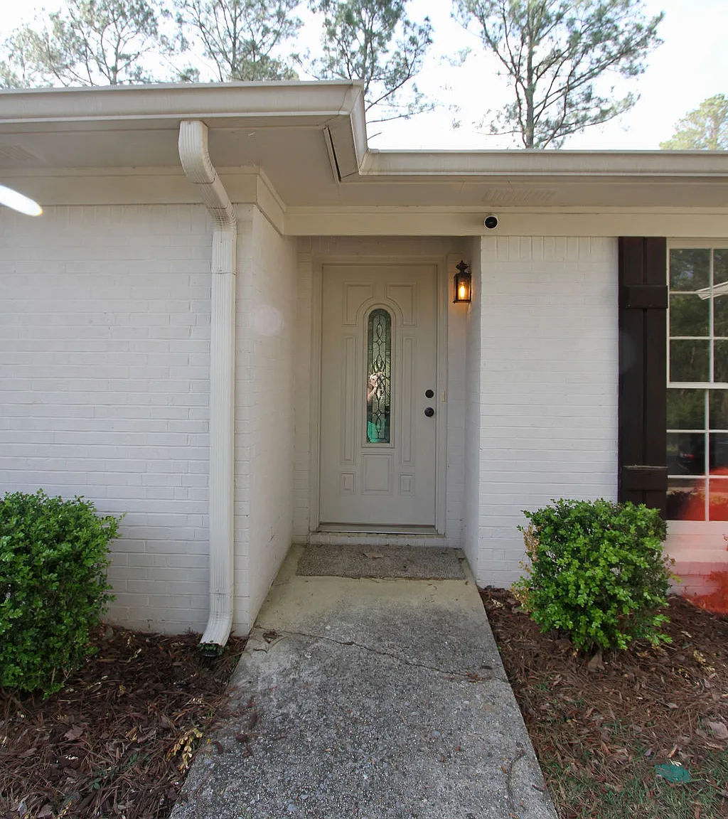 4 bed, 2106 sqft, $2,400 — Photo 4