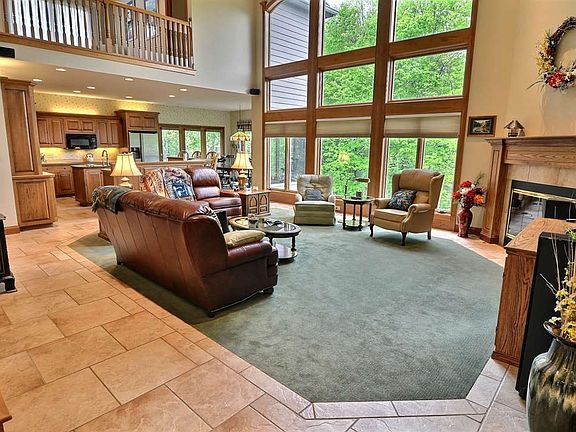 3rd image of 801 Emerald Dr