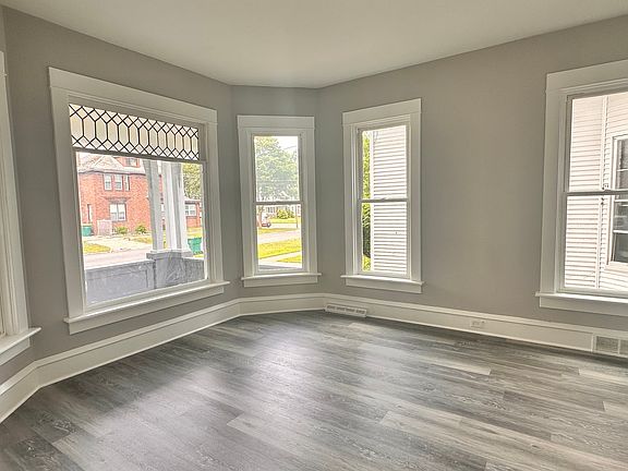 4th image of 105 W Wilson St