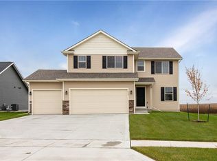 912 SW Timberview Dr, Grimes, IA 50111