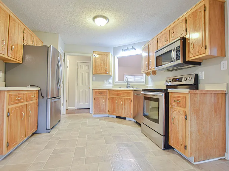 1759 Butternut Dr — Photo 9