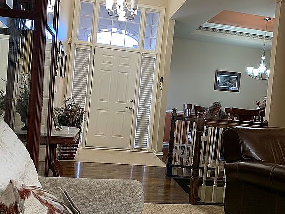 3rd image of 811 Villa Plz