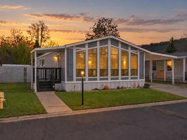 633 E Archwood Dr Unit 86, Eagle Point, OR 97524