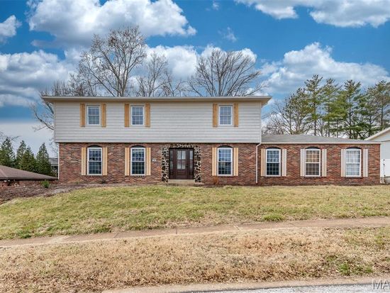 114 Lea Meadows Dr, Ballwin, MO 63011
