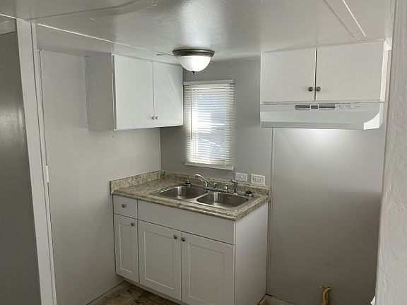 5th image of 3642 Boulder Hwy Trailer 3